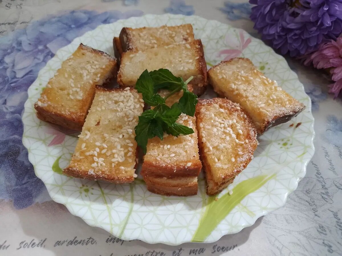 Десерт к чаю из батона, джема и кунжута