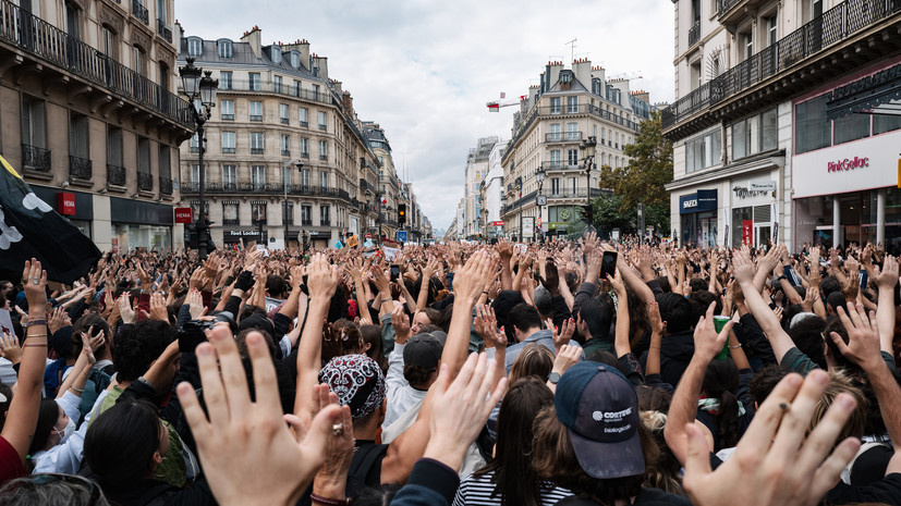     Протест во Франции Gettyimages.ru Jerome Gilles / NurPhoto