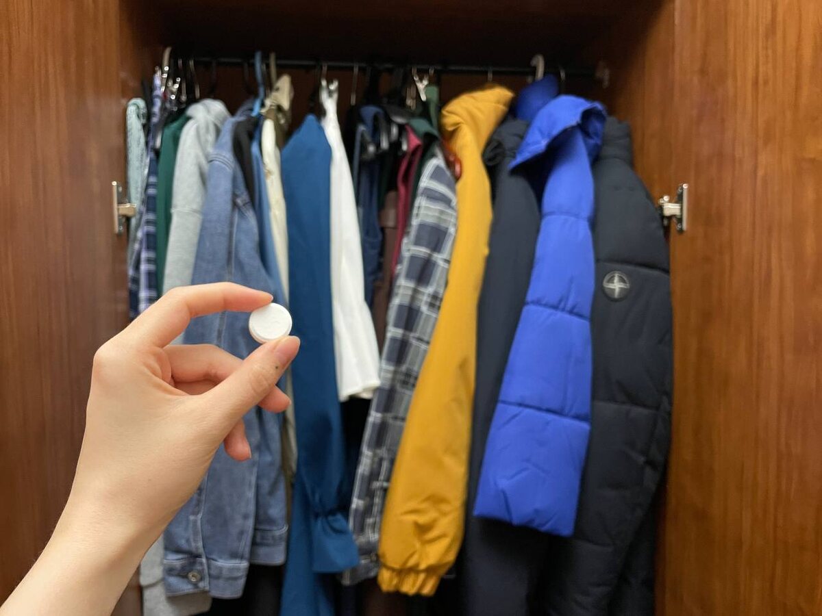    Кладу 1 таблетку в шкаф, и вещи благоухают свежестью — как раз и навсегда избавиться от затхлого запаха одежды