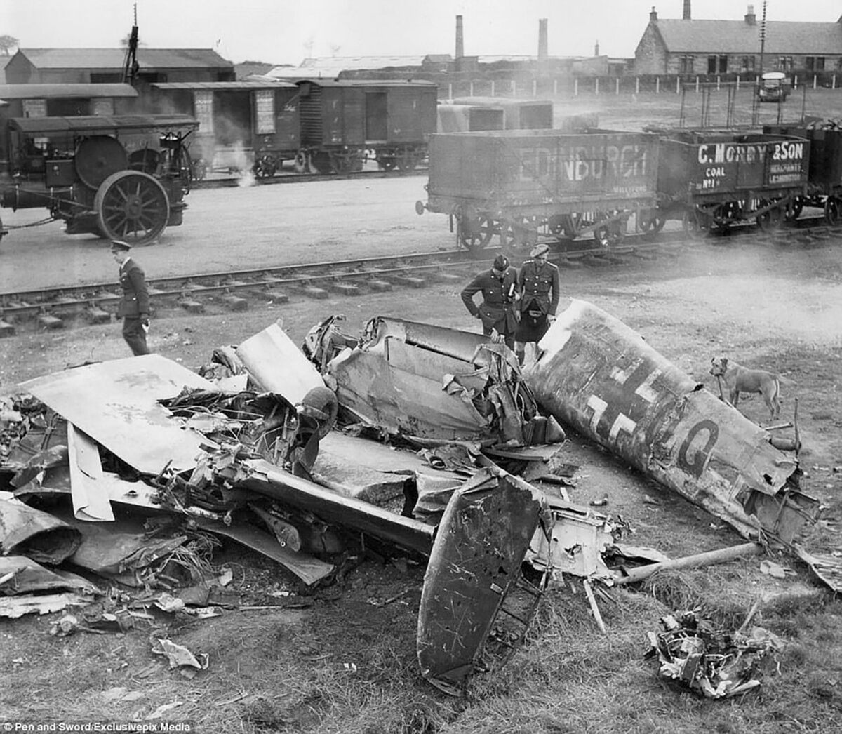 Обломки бомбардировщика Messerschmitt Bf 110D, на котором Рудольф Гесс пытался попасть в Англию. Май 1941 года. Великобритания.