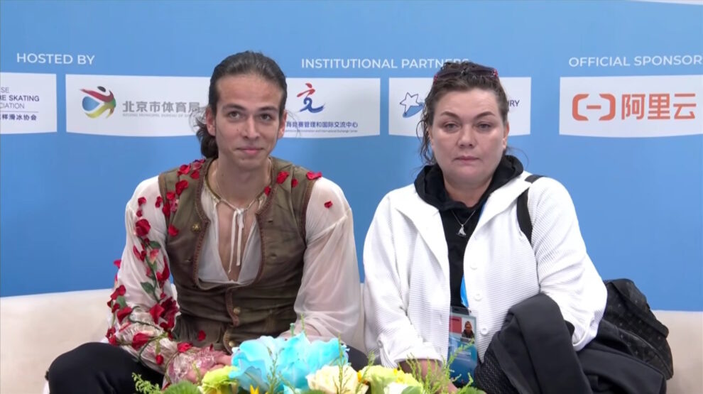    Петр Гуменник на турнире в Пекине. Фото: стоп-кадр прямой трансляции ISU