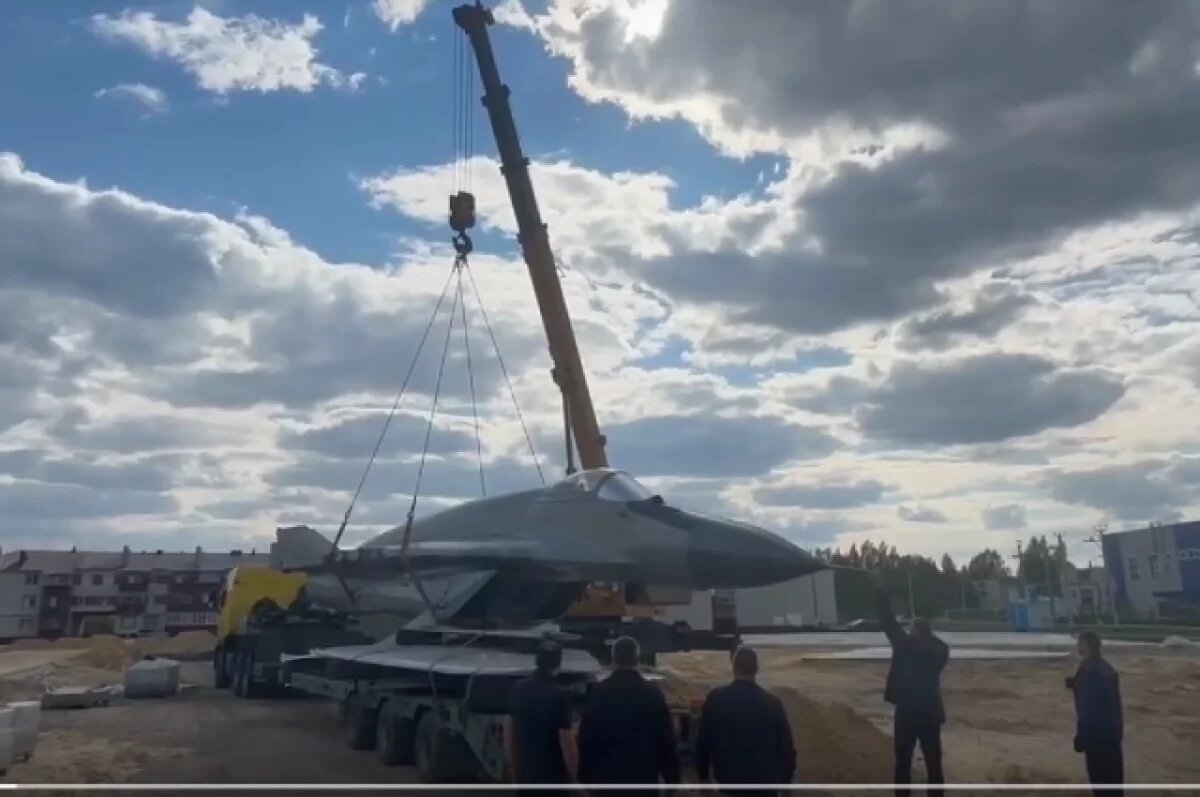    В Инзу привезли истребитель МиГ-29