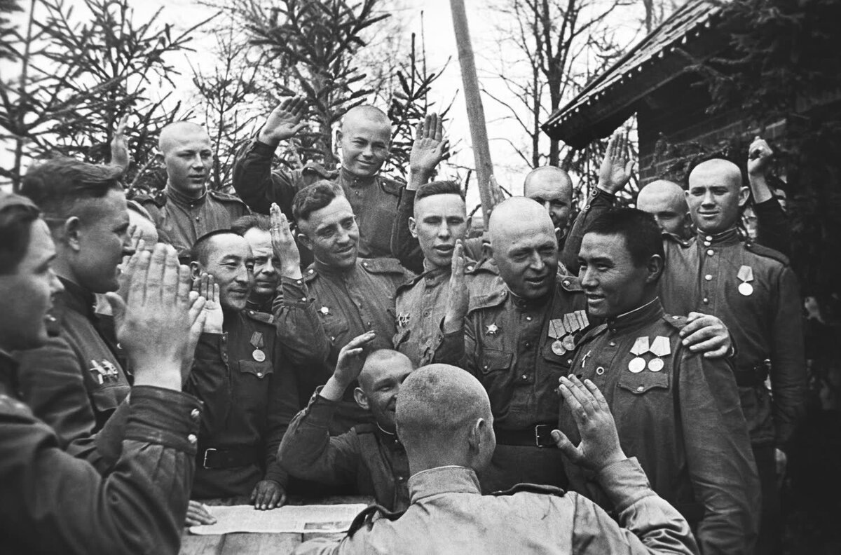 Приём в партию на фронте в годы Великой Отечественной.