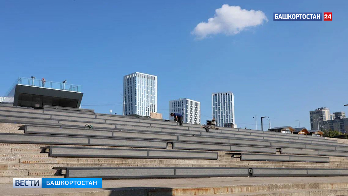   На Набережной Белой возле Колоннады в Уфе меняют настил амфитеатра