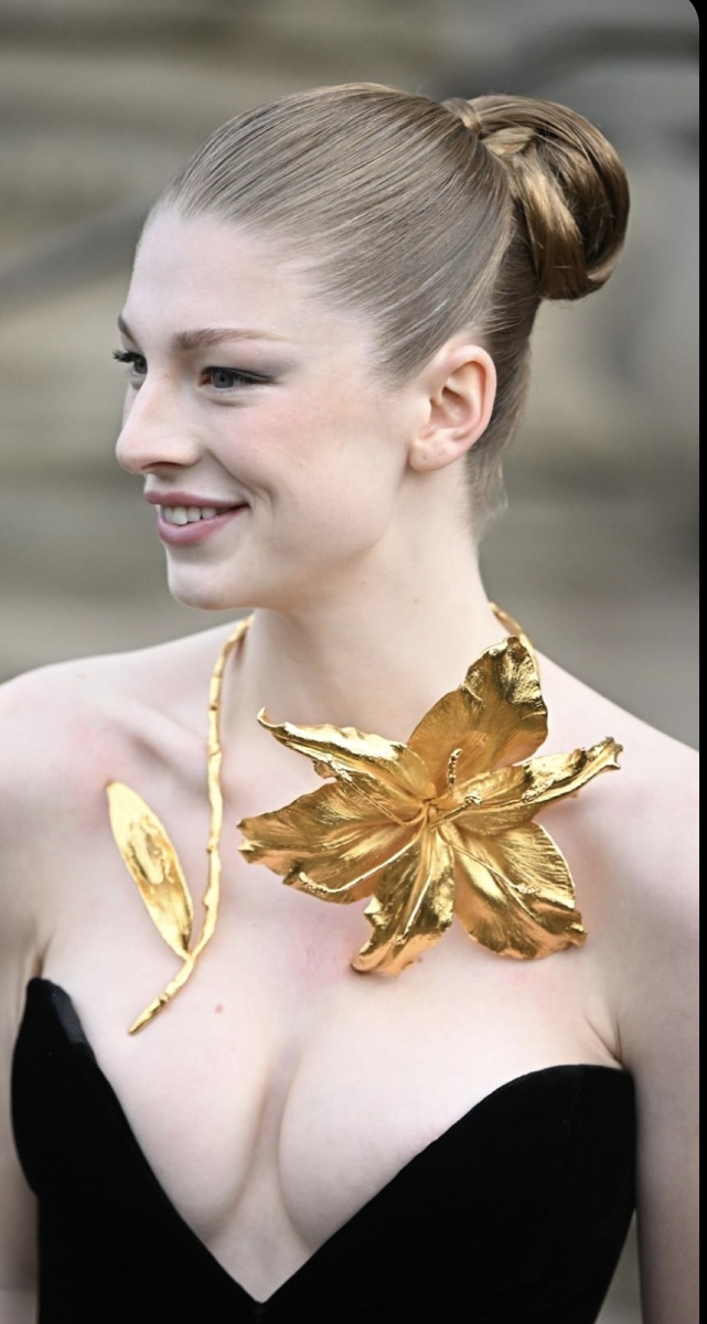 Колье цветок