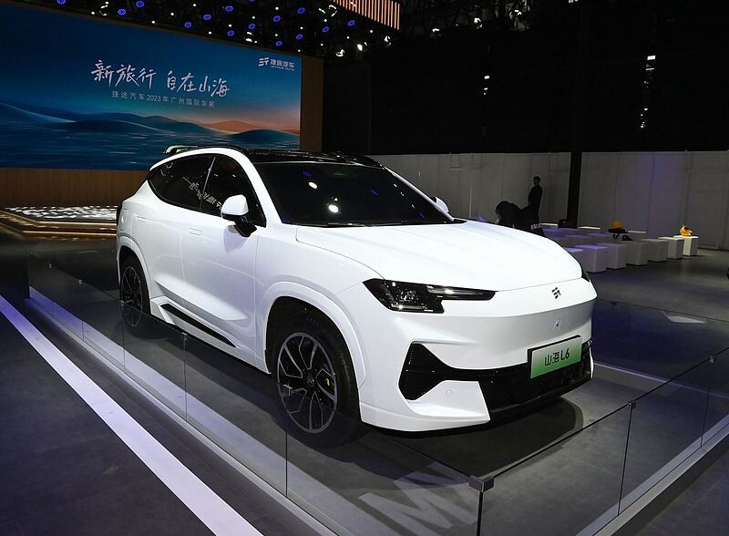 Вы смотрите на ценники электромобилей и хватаетесь за голову? Думаете, что проехать 1000+ км без дозаправки — это фантастика и привилегия дорогих Tesla или Mercedes? Китайский автопром готов удивить. Знакомьтесь: Jetour Shanhai L6 — гибрид, который переписывает правила игры. Он не просто экономичный, он — монстр запаса хода.