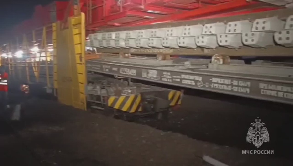 Укладчик рельс, спецпоезд. фото: картинки яндекс.