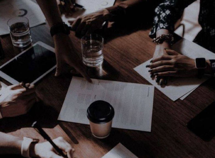 Он терпел, учился и выиграл: как знакомый наладил отношения с начальником-самодуром и получил повышение