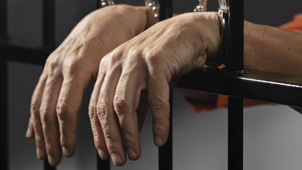    В Югре арестовали тренера за непристойную переписку с воспитанницей