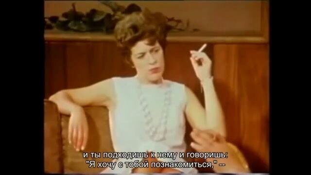 Кадры из сериала "Три подхода к психотерапии", 1965 год. Доктор Фредерик Перлз работает с Глорией, пациенткой с предполагаемым пограничным расстройством личности (ПРЛ). Перлз использует характерный для него директивный и конфронтационный стиль, цель которого помочь Глории осознать и выразить свои чувства в "здесь и сейчас". Он фокусируется на языке тела, голосе и эмоциональных проявлениях Глории, побуждая её проживать эмоции более полно и брать на себя ответственность за свой опыт. Перлз также использует ролевые игры и другие техники, чтобы помочь Глории исследовать внутренние конфликты и неудовлетворенные потребности. 

