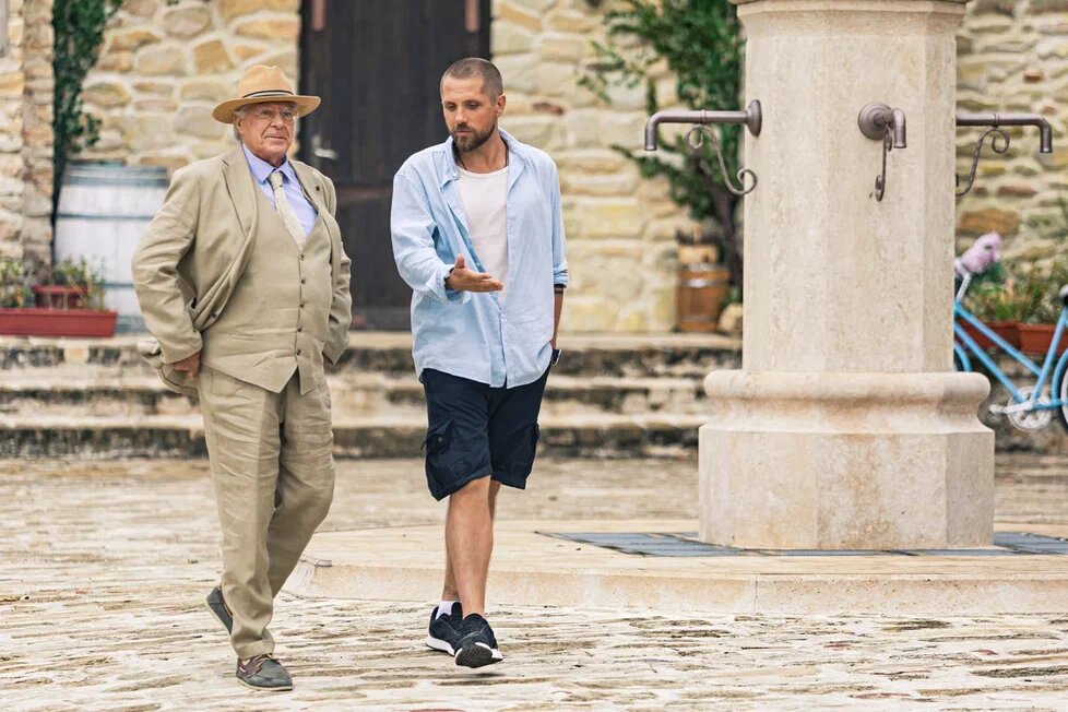 Андрей Ургант и Роман Маякин "Виноделы"