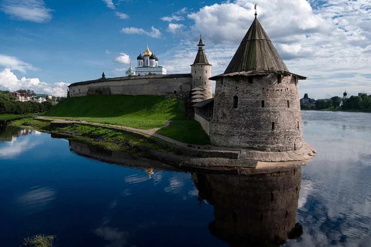    В сезон отпусков волгоградская семейная пара на автомобиле посетила древнерусские города.