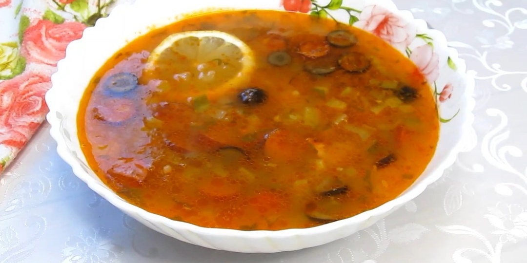 Настоящий рецепт сборной мясной солянки, по-домашнему. Суп, которым невозможно наесться. 30 минут и он готов.