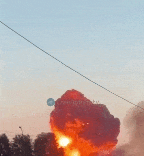    Удары по Днепру. Видео: "Хроники Гераней"