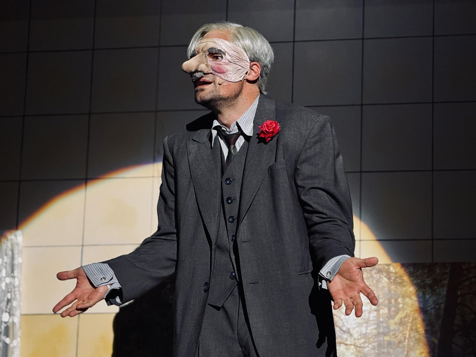     Данила Козловский в роли Корнея Чуковского. Фото: МедиаБанк Подмосковья/Ольга Стаферова