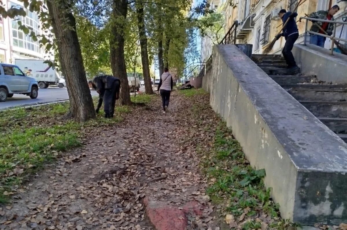    В Хабаровске тысячи жителей приняли участие в осеннем субботнике