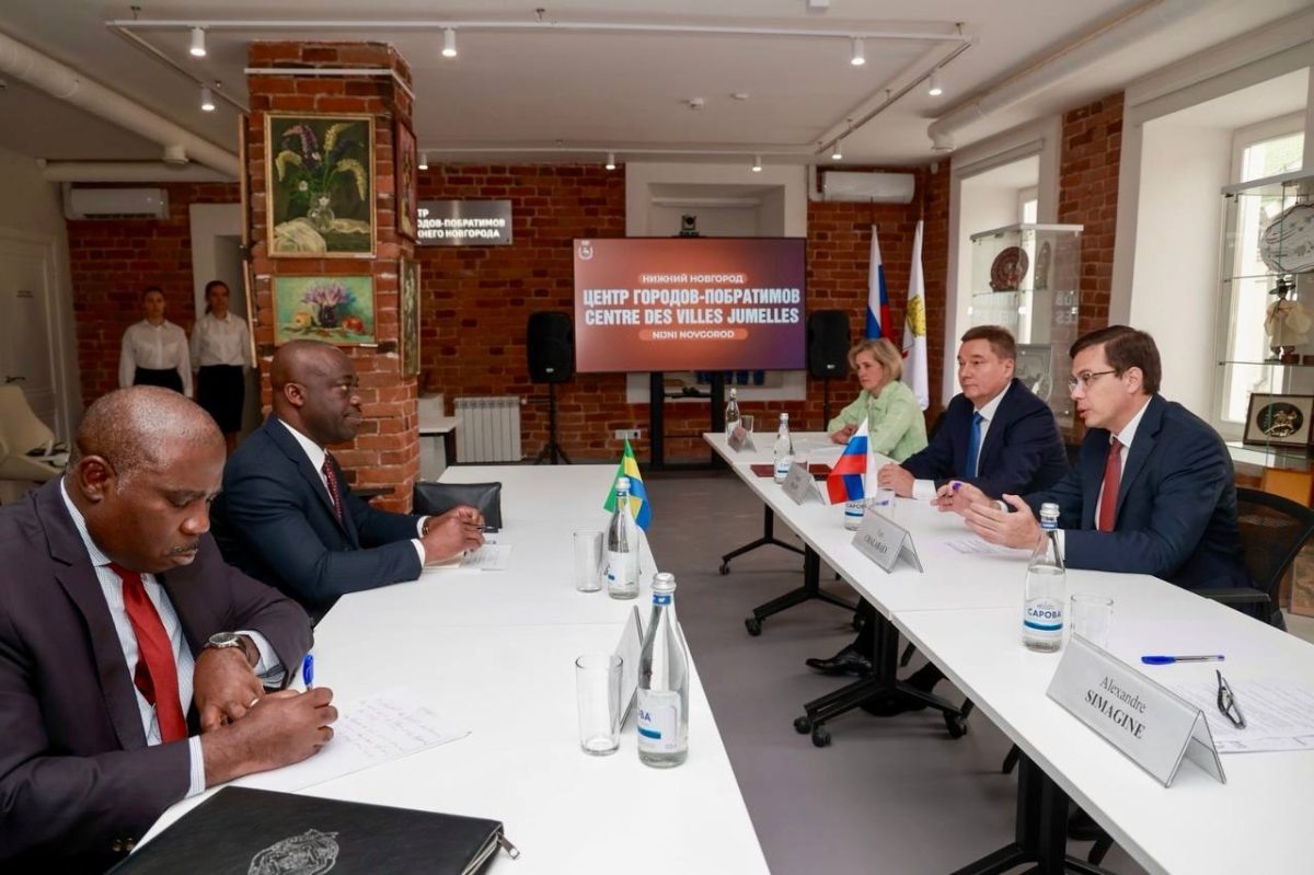    В Нижний Новгород прибыл чрезвычайный и полномочный посол Габонской Республики Состен Ндемби