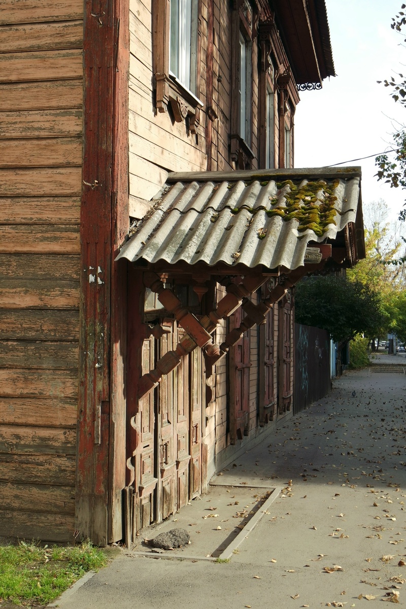 на улице 5-ой Армии; листать