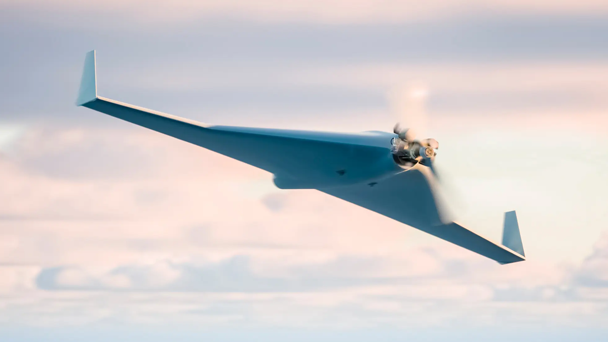 На фотографии: «Италмас» – боевой невидимка дрон-камикадзе дальнего действия. Может ли он уйти от истребителя и сделать «кобру»? Источник фото: https://dzen.ru/a/aMzespcKZ0UAK4-q