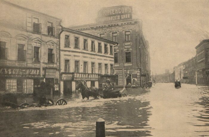 Веками река доставляла неприятности.