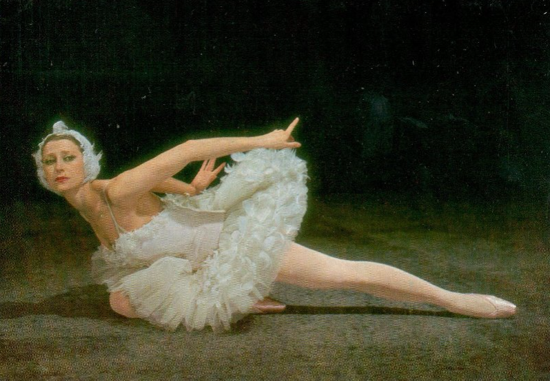 Фотооткрытка с портретом Майи Плисецкой в роли Одетты в балете «Лебединое озеро», 1970 год, Музей Москвы, Москва © Public domain
