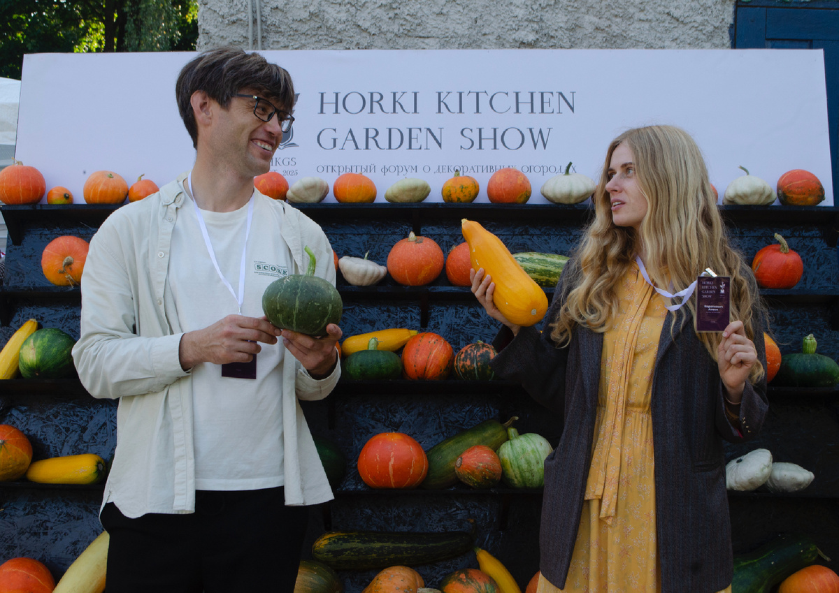 Стенд-фотозона с сортами и гибридами тыкв