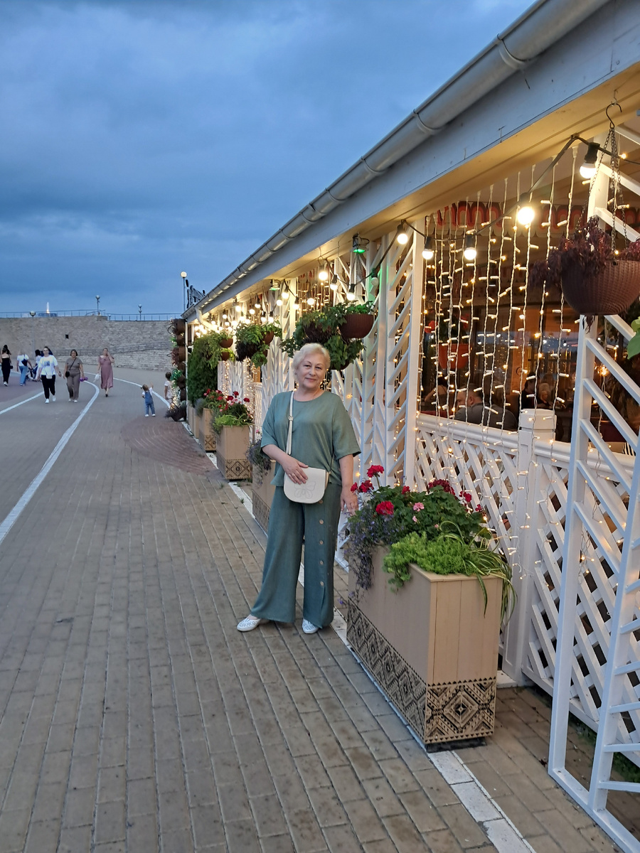 фото автора. У ресторана в Спутнике