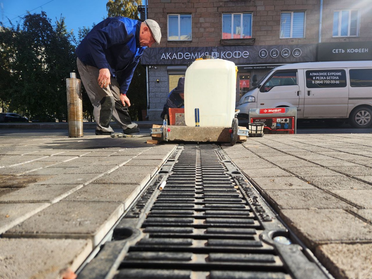     Красноярцам показали, как идет благоустройство улицы Дзержинского