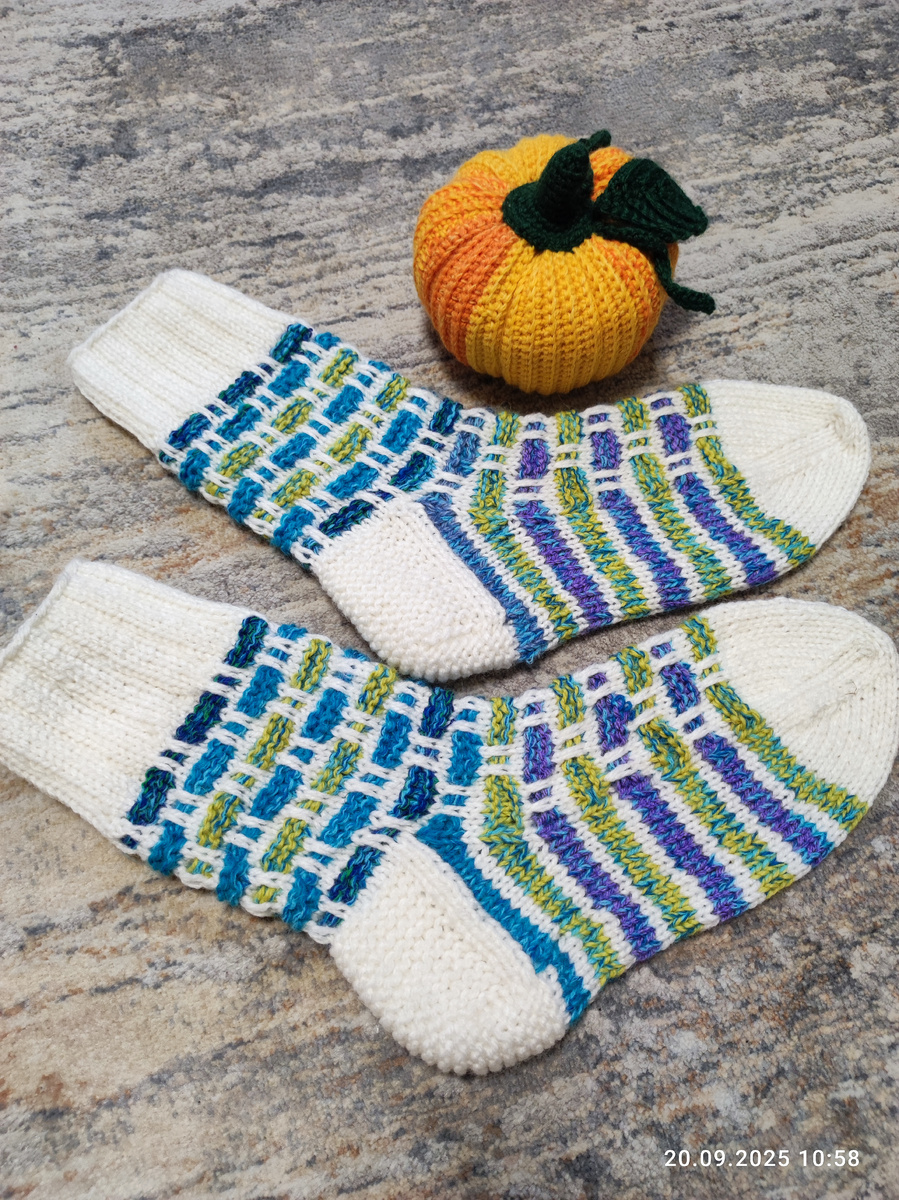 Носочки ленывым жаккардом