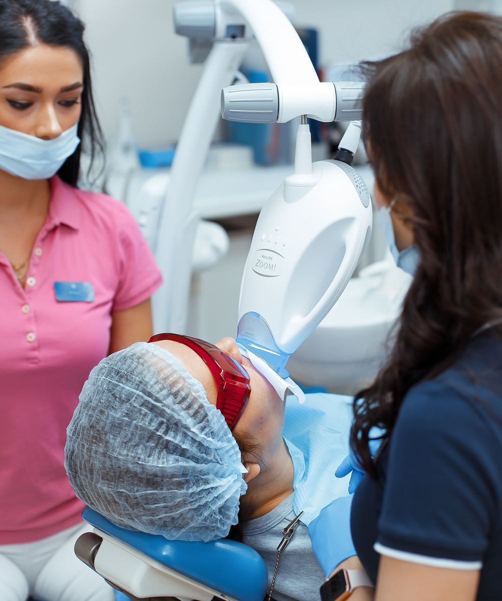 Фотография взята с сайта стоматологии Дмитрович Фэмили https://www.dmitrovich.ru/