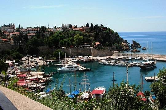    Российские туристы эвакуированы из отелей в Анталье из-за лесного пожара