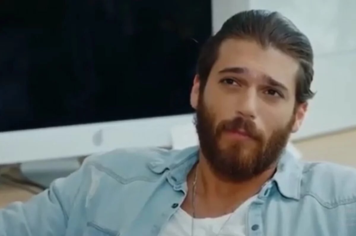    Для роли в "Ранней пташке" Яман полгода занимался боксом и кроссфитом.