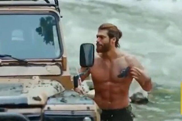    Фото: Скриншот видео Джан Яман скурпулёзно добивается идеальной формы.