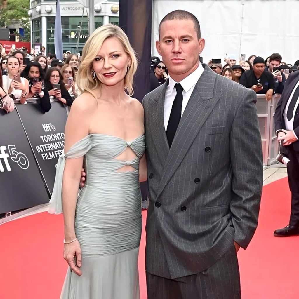 Кирстен Данст с Ченнингом Татумом на премьере фильма «Грабитель с крыши» на МКФ в Торонто, 2025 г