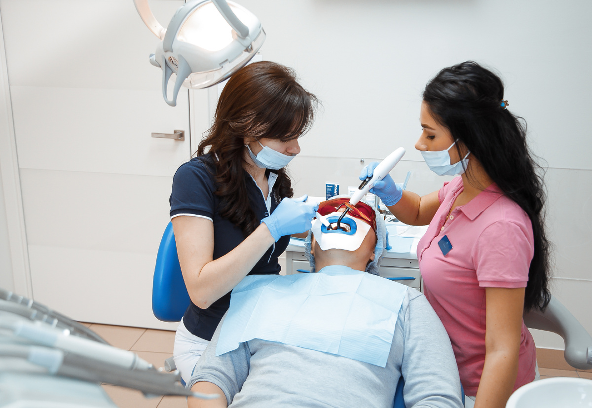 Фотография взята с сайта стоматологии Дмитрович Фэмили https://www.dmitrovich.ru/