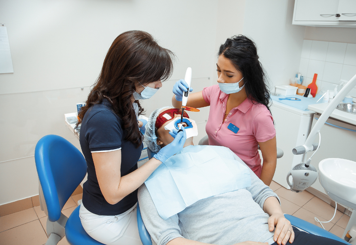 Фотография взята с сайта стоматологии Дмитрович Фэмили https://www.dmitrovich.ru/