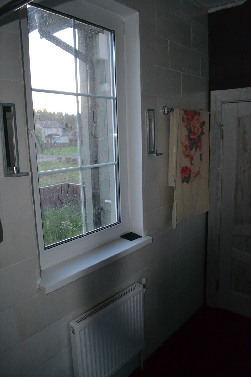 Мы даже повесили эти подсвечники. Но потом сняли