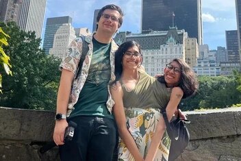    Мужа для сестры выбрала именно Лупита — ей он показался безобидным