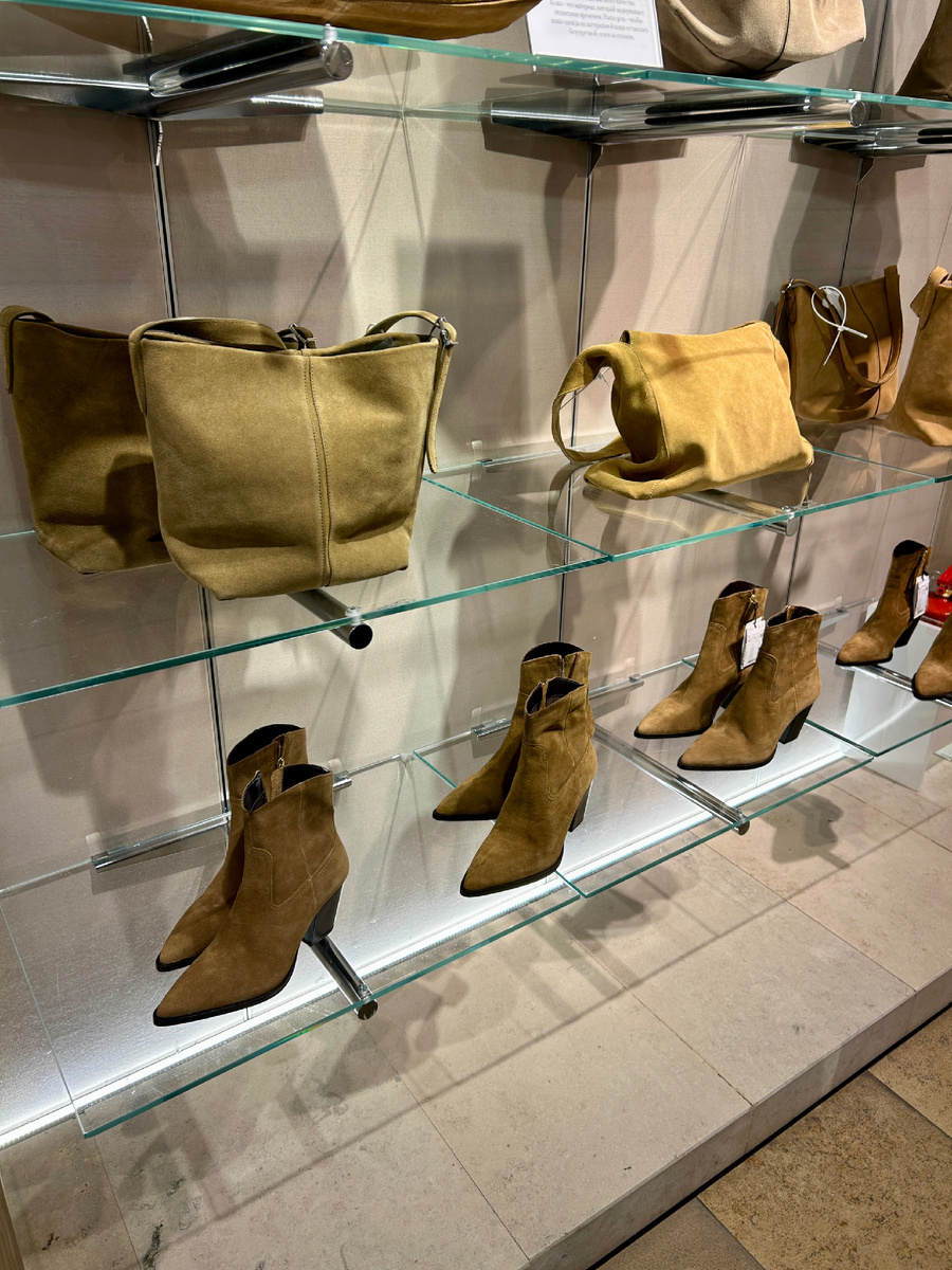 У меня есть похожие замшевые сапоги. Думаю, они всегда будут актуальны 