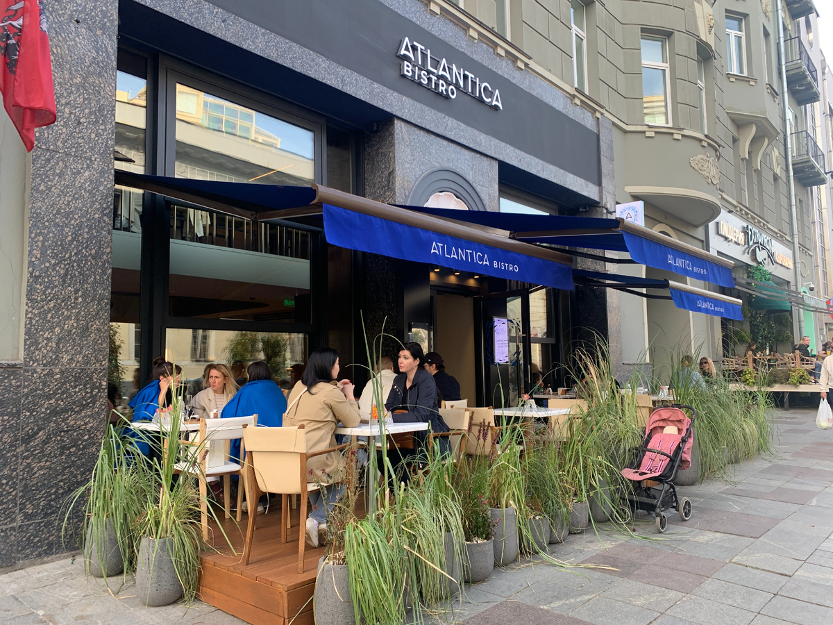 Веранда ресторана "Atlantica Bistro" на Большой Дмитровке