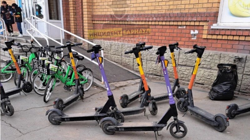     Самокаты и велосипеды. Источник: Инцидент Барнаул.