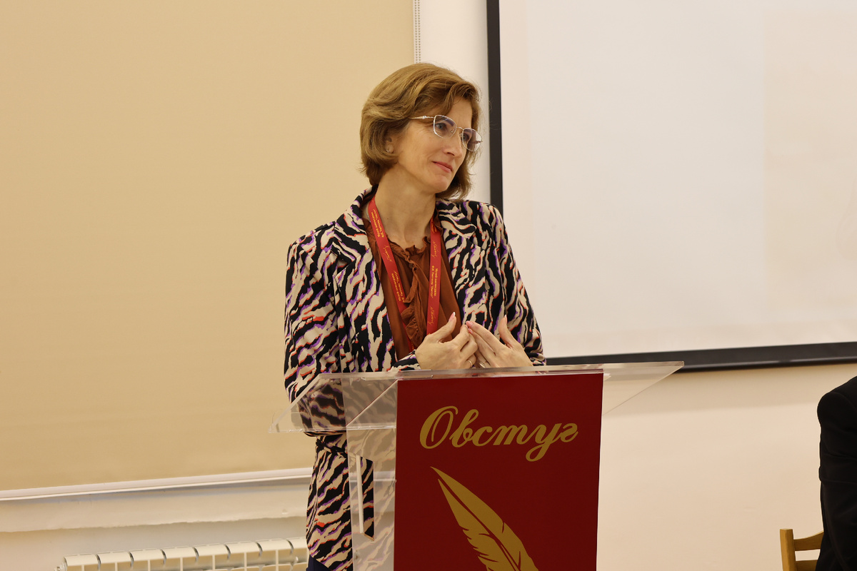 Людмила Алексеевна Борисенко, научный сотрудник музея-заповедника Ф. И. Тютчева "Овстуг" на Гамолинских чтениях в 2025 году. 