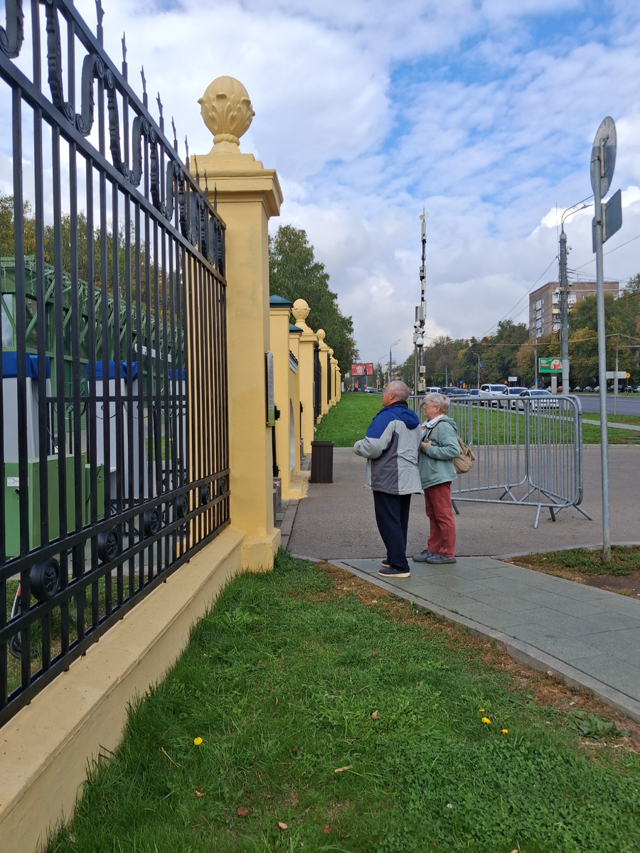 Вход в парк "Швейцария" с остановки "Сурикова" . Нижний Новгород. Фото автора. 
