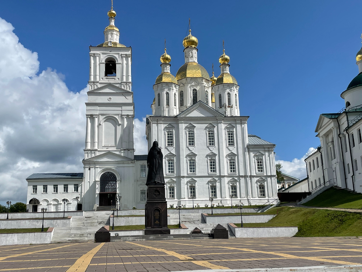 Арзамас. Храм Благовещения Пресвятой Богородицы и памятник Патриарху Сергию (Страгородскому). Арзамас. Храм Благовещения Пресвятой Богородицы