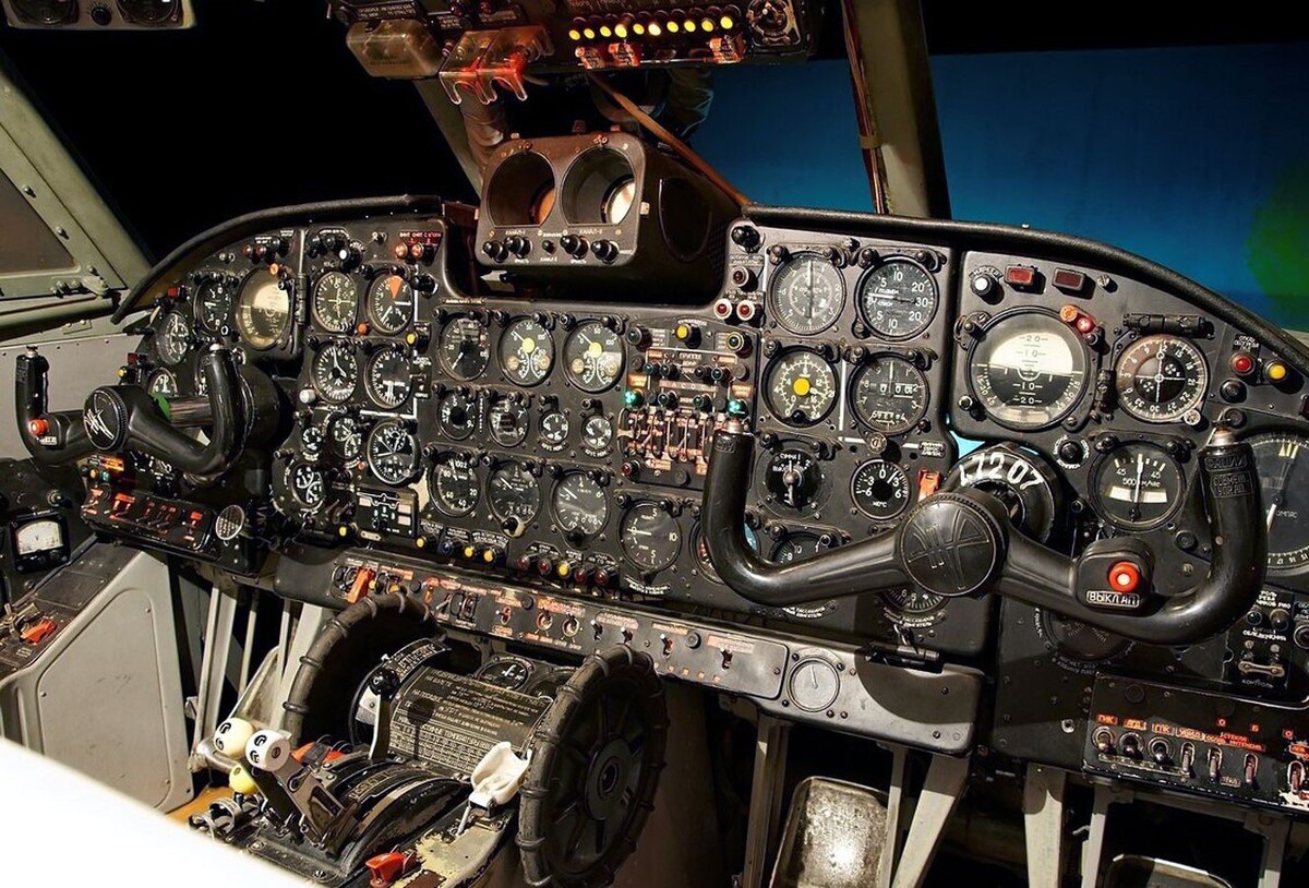 Бортовой локатор показывает очаги грозы и расстояние до них  📷
