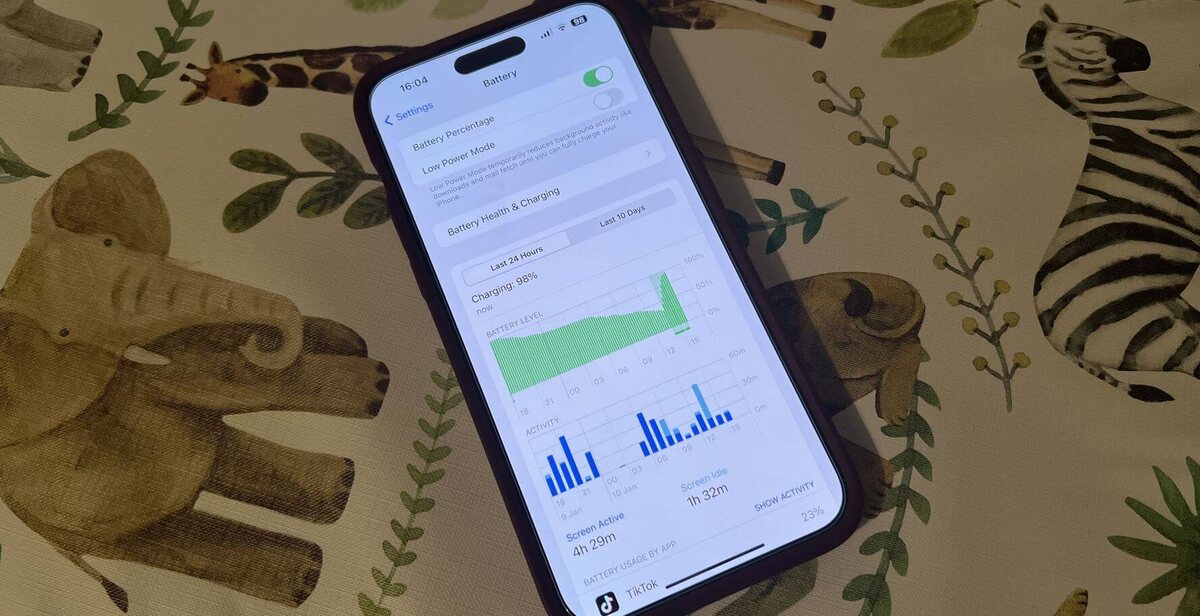    Разбираемся, как iPhone держит заряд после установки iOS 26. Фото: imore.com
