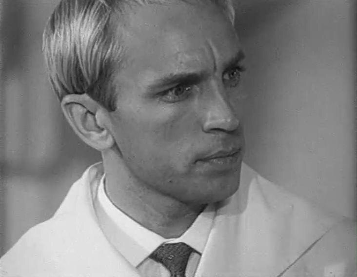 Кадры из фильма "Продавец воздуха" (1967).