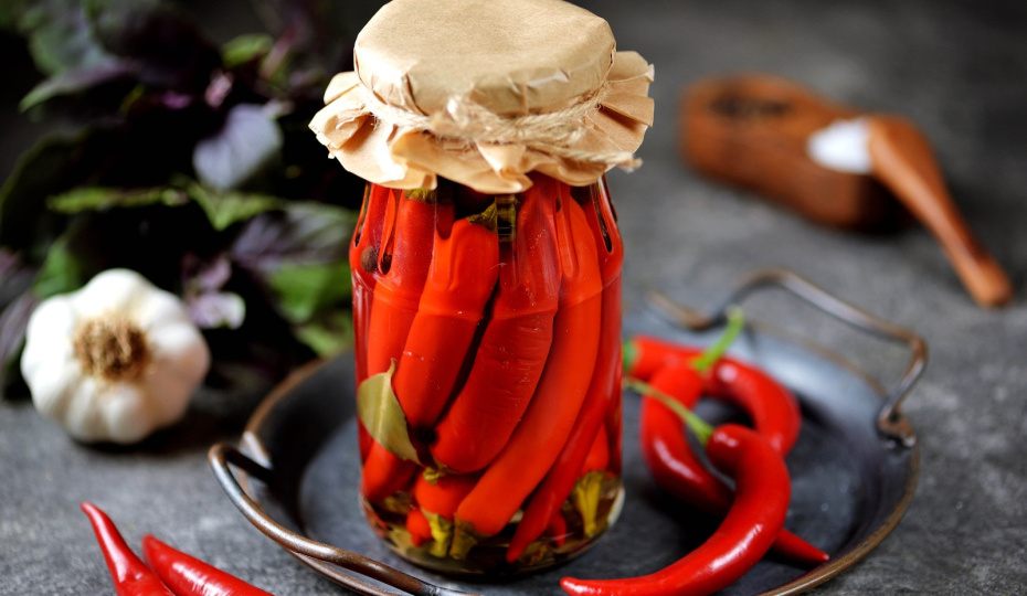 10 лучших рецептов с острым перцем на зиму: специи, салаты, мариновка