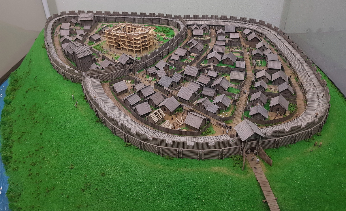 Макет Городенского детинца XII века, выполненный Игорем Адасик.