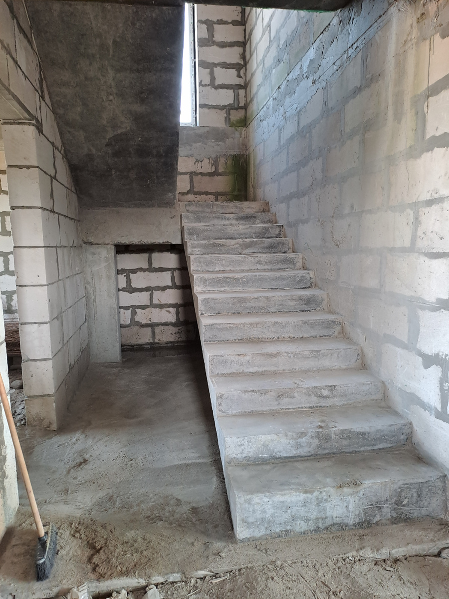 Первый марш 11 ступений 280мм на 140мм.